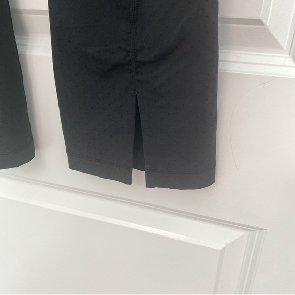 Lululemon Gather & Crow Crop II Black Leggings in Sz 4 - Picture 10 of 13